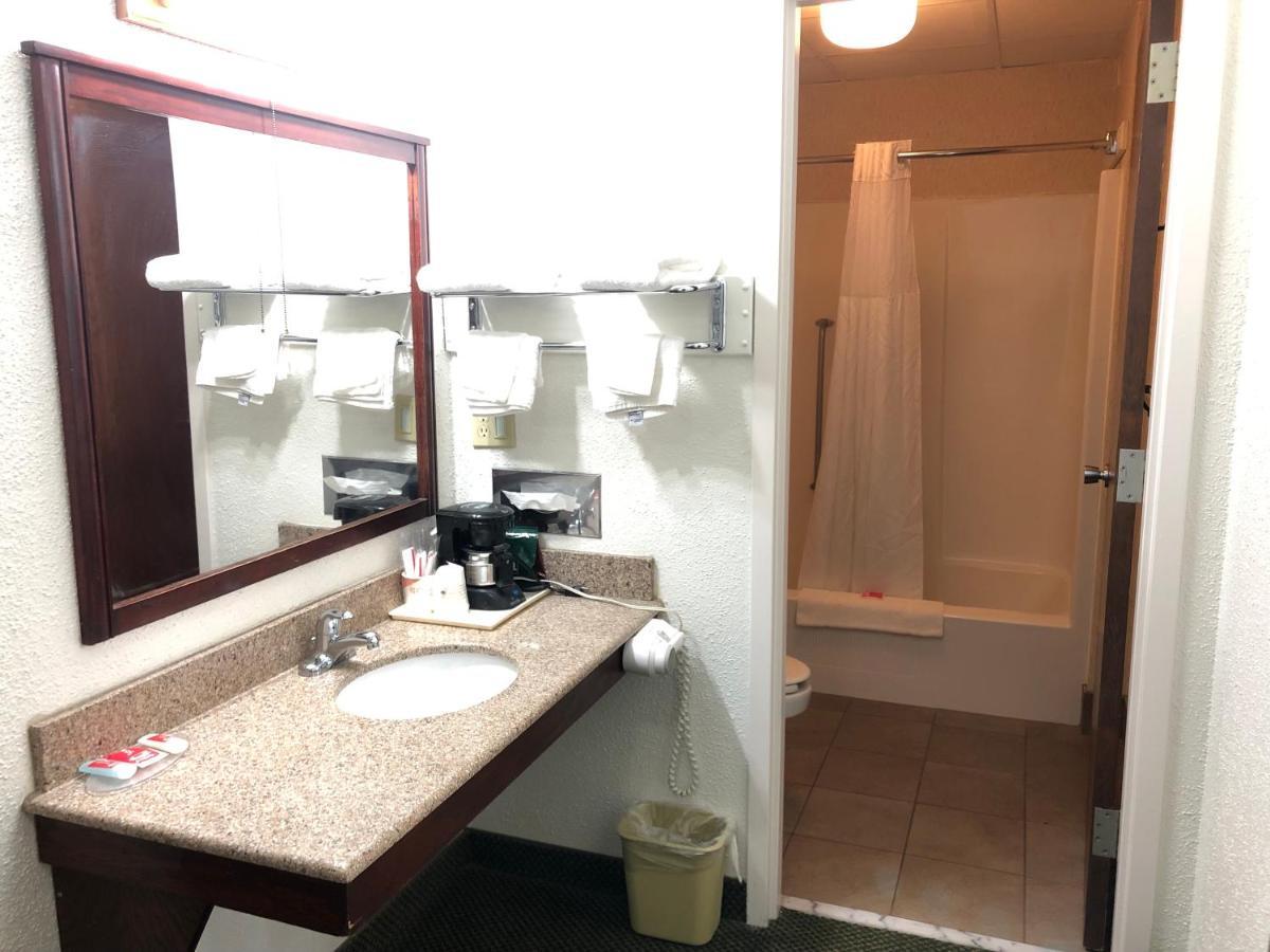 Econo Lodge Wisconsin Rapids Zewnętrze zdjęcie